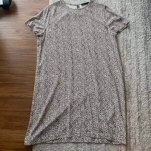 This Jenni Kayne dress is a size large, fun, festive dress!